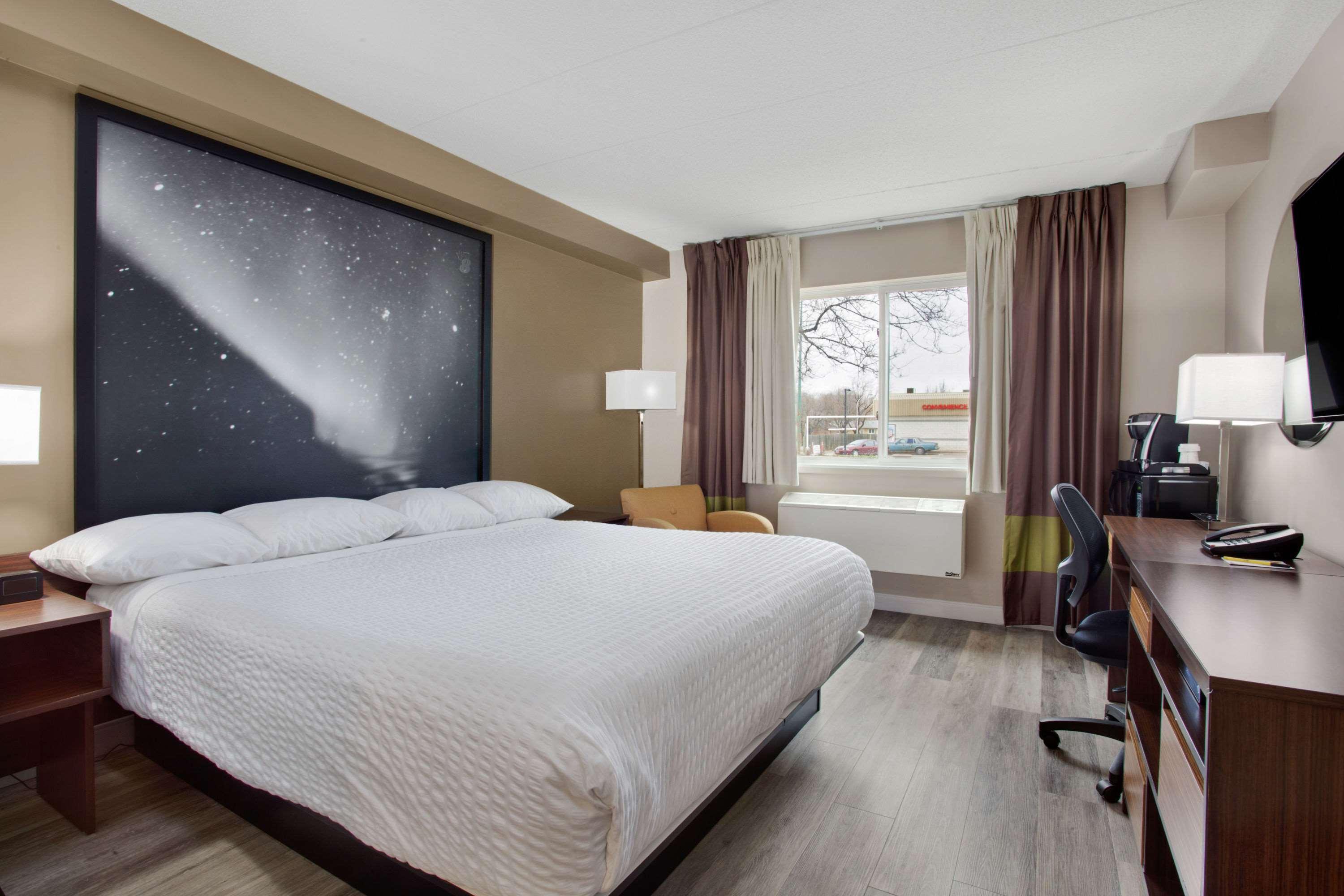 Super 8 by Wyndham Winnipeg West Exterior foto