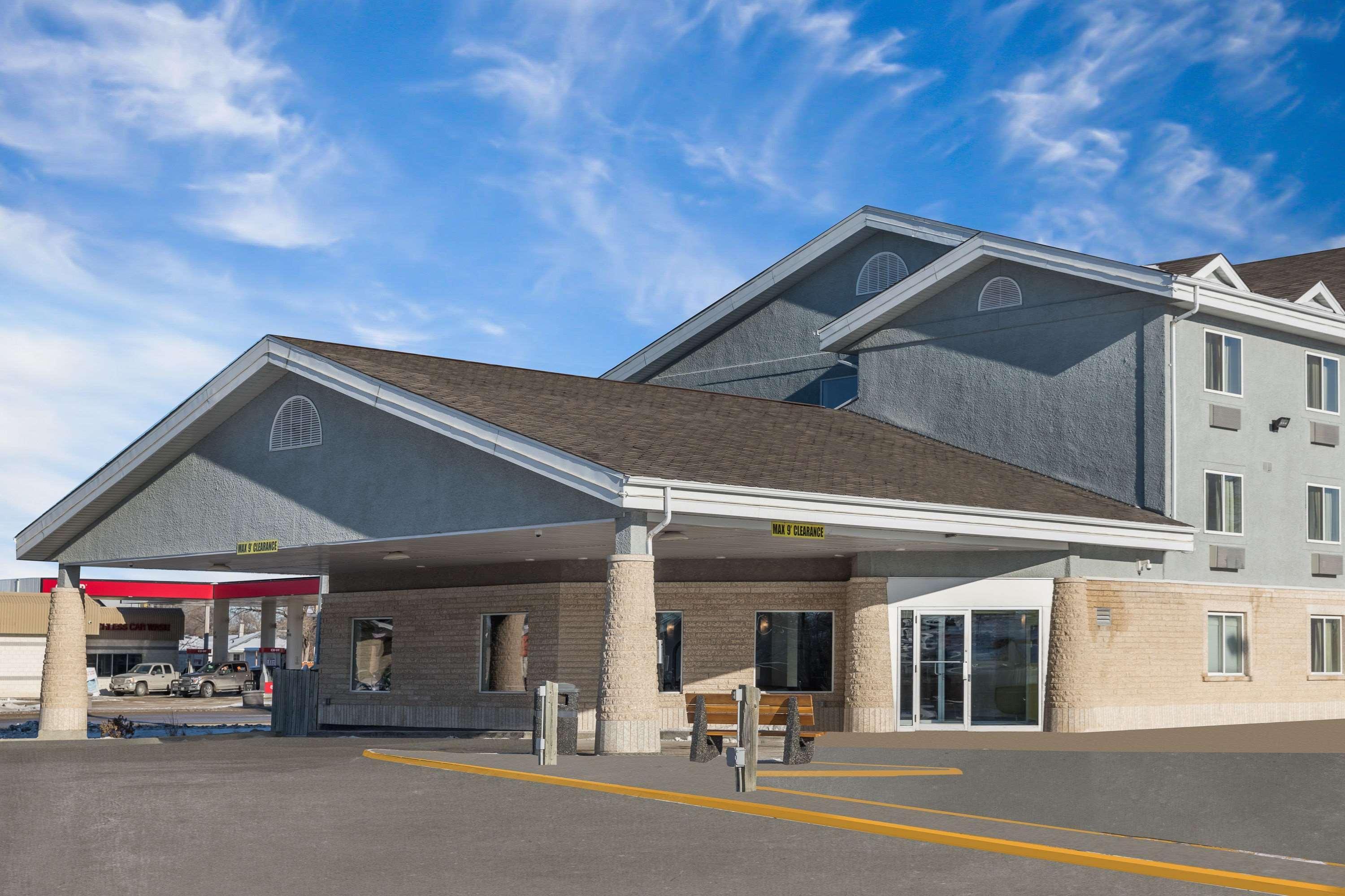 Super 8 by Wyndham Winnipeg West Exterior foto