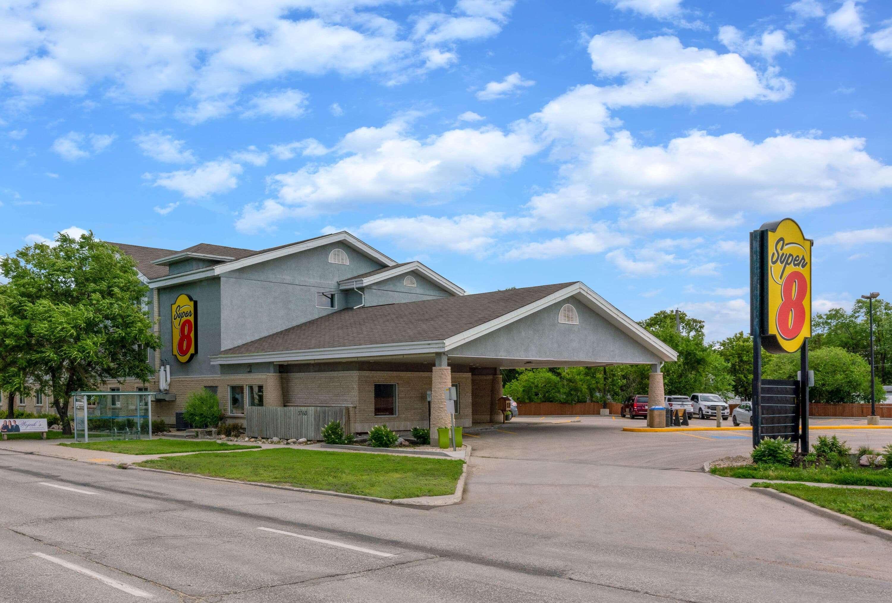 Super 8 by Wyndham Winnipeg West Exterior foto