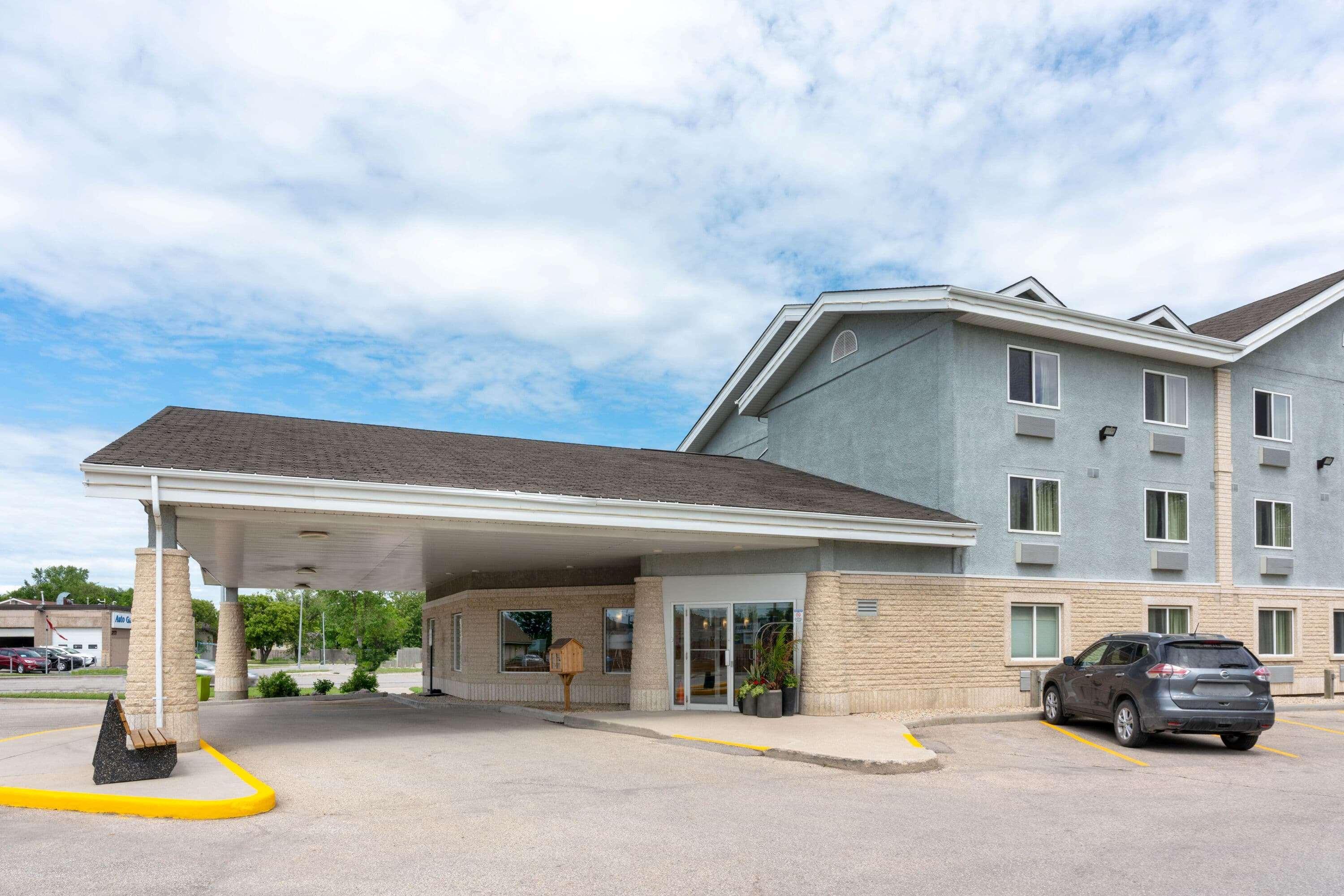 Super 8 by Wyndham Winnipeg West Exterior foto