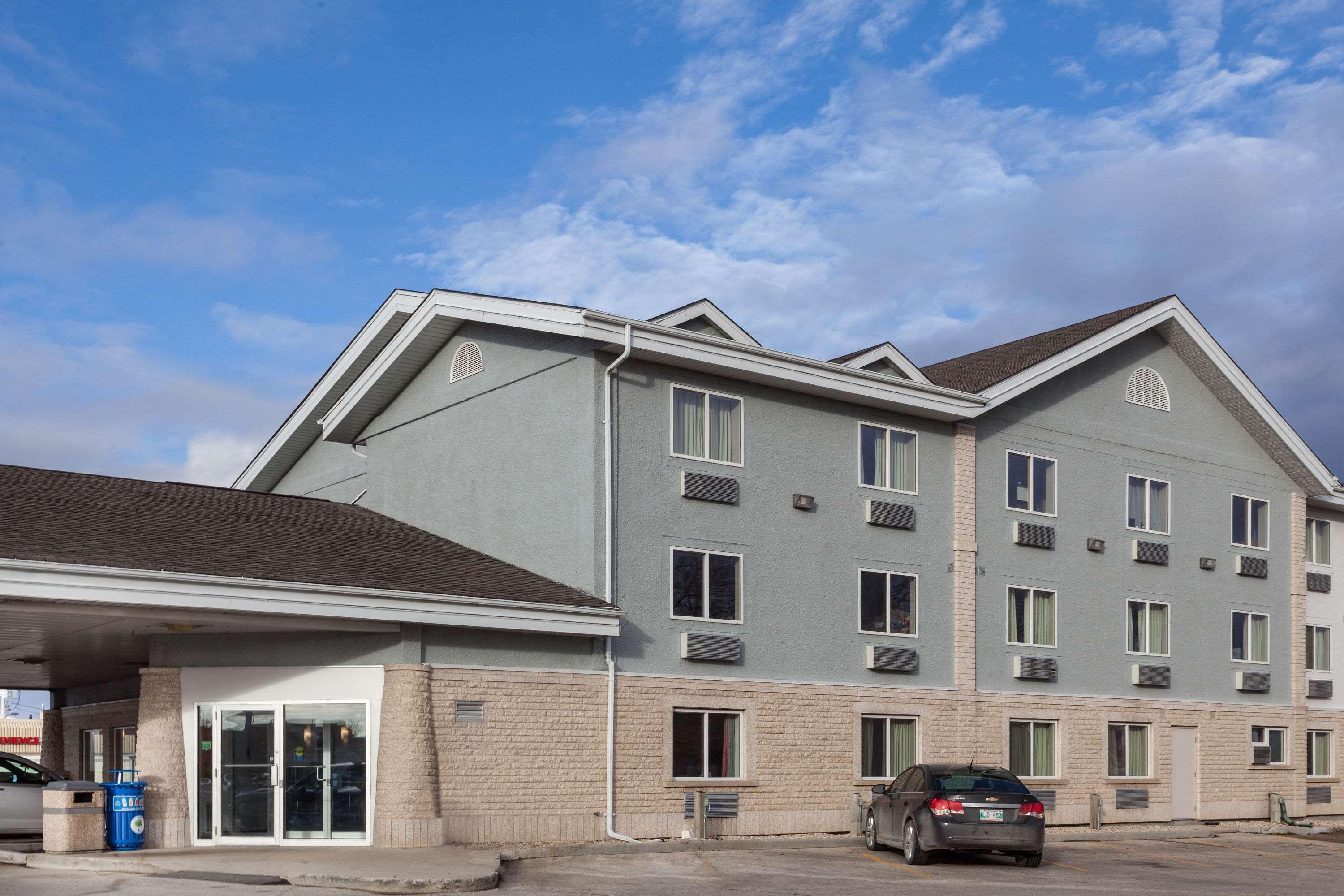 Super 8 by Wyndham Winnipeg West Exterior foto