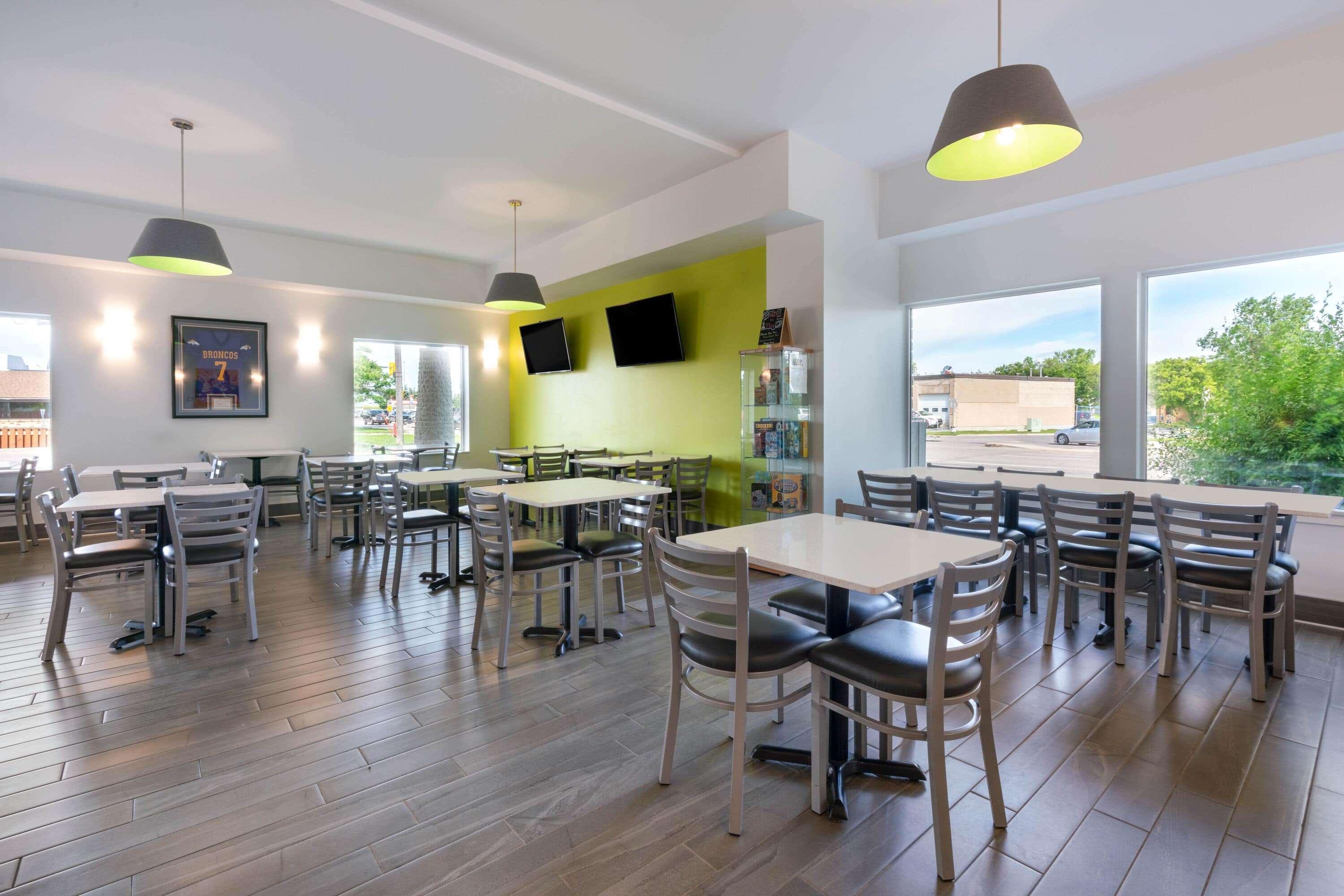 Super 8 by Wyndham Winnipeg West Exterior foto