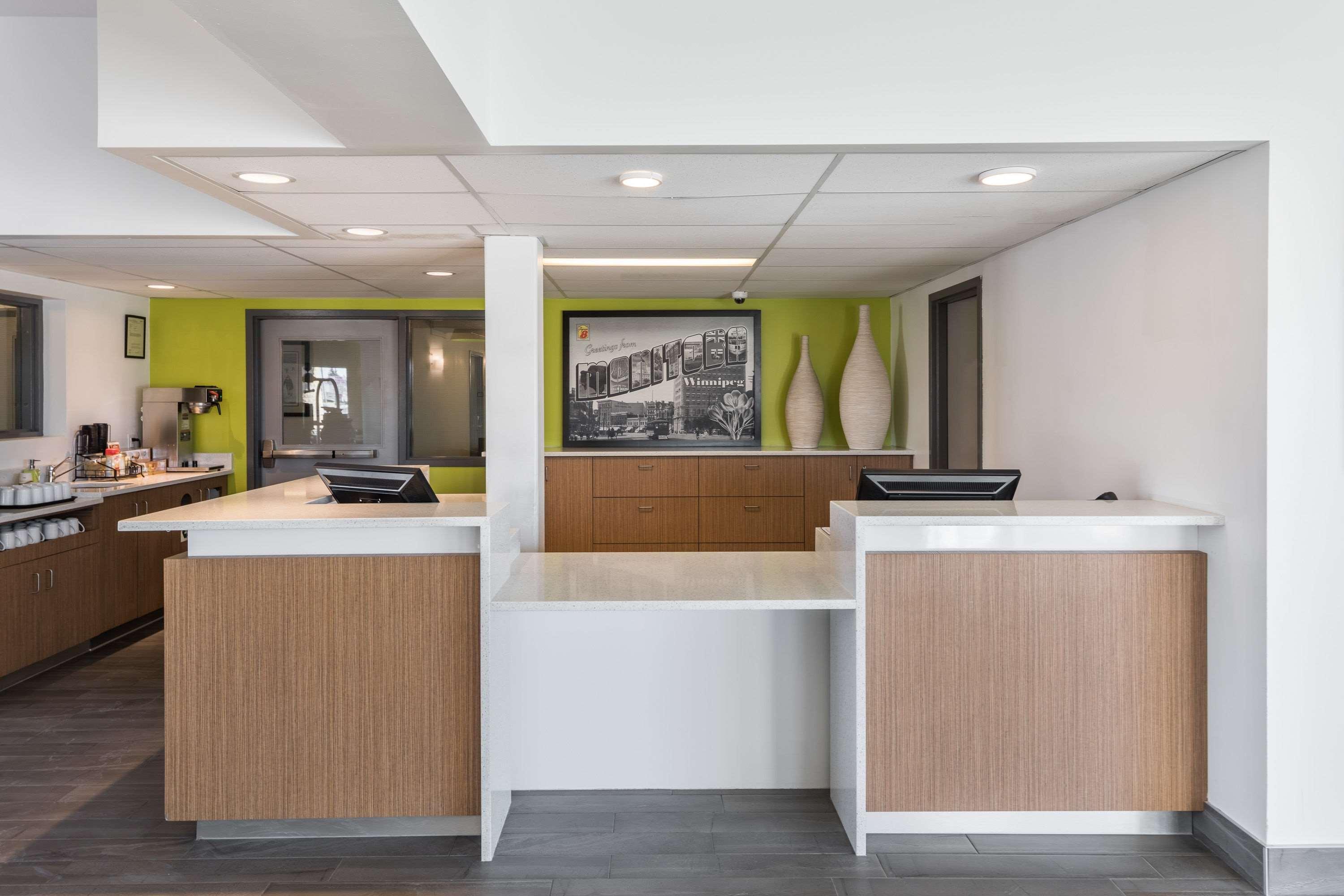 Super 8 by Wyndham Winnipeg West Exterior foto