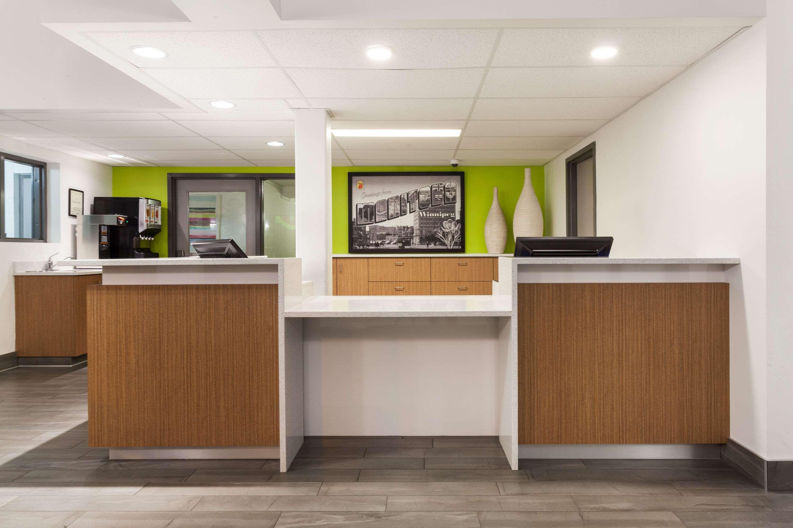 Super 8 by Wyndham Winnipeg West Exterior foto