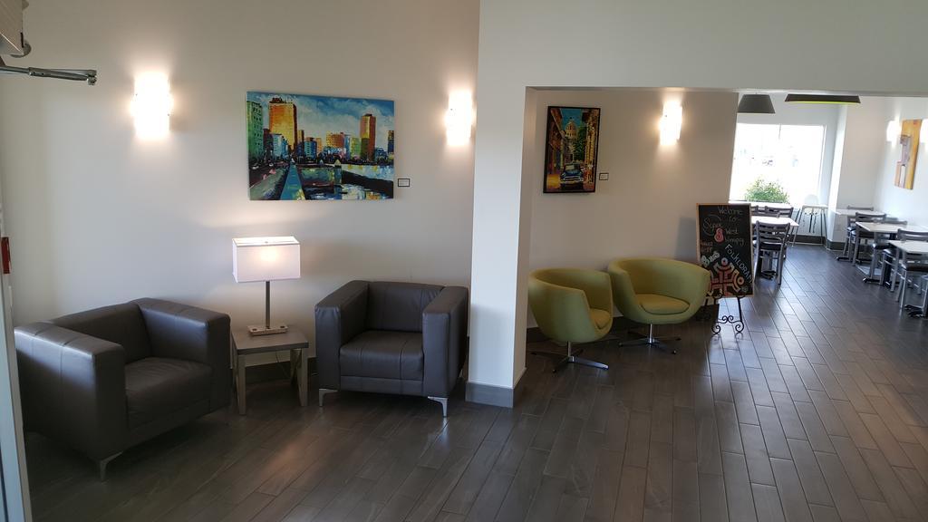 Super 8 by Wyndham Winnipeg West Exterior foto
