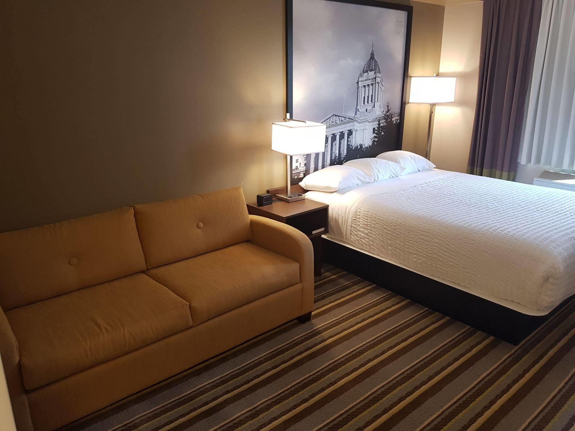 Super 8 by Wyndham Winnipeg West Exterior foto