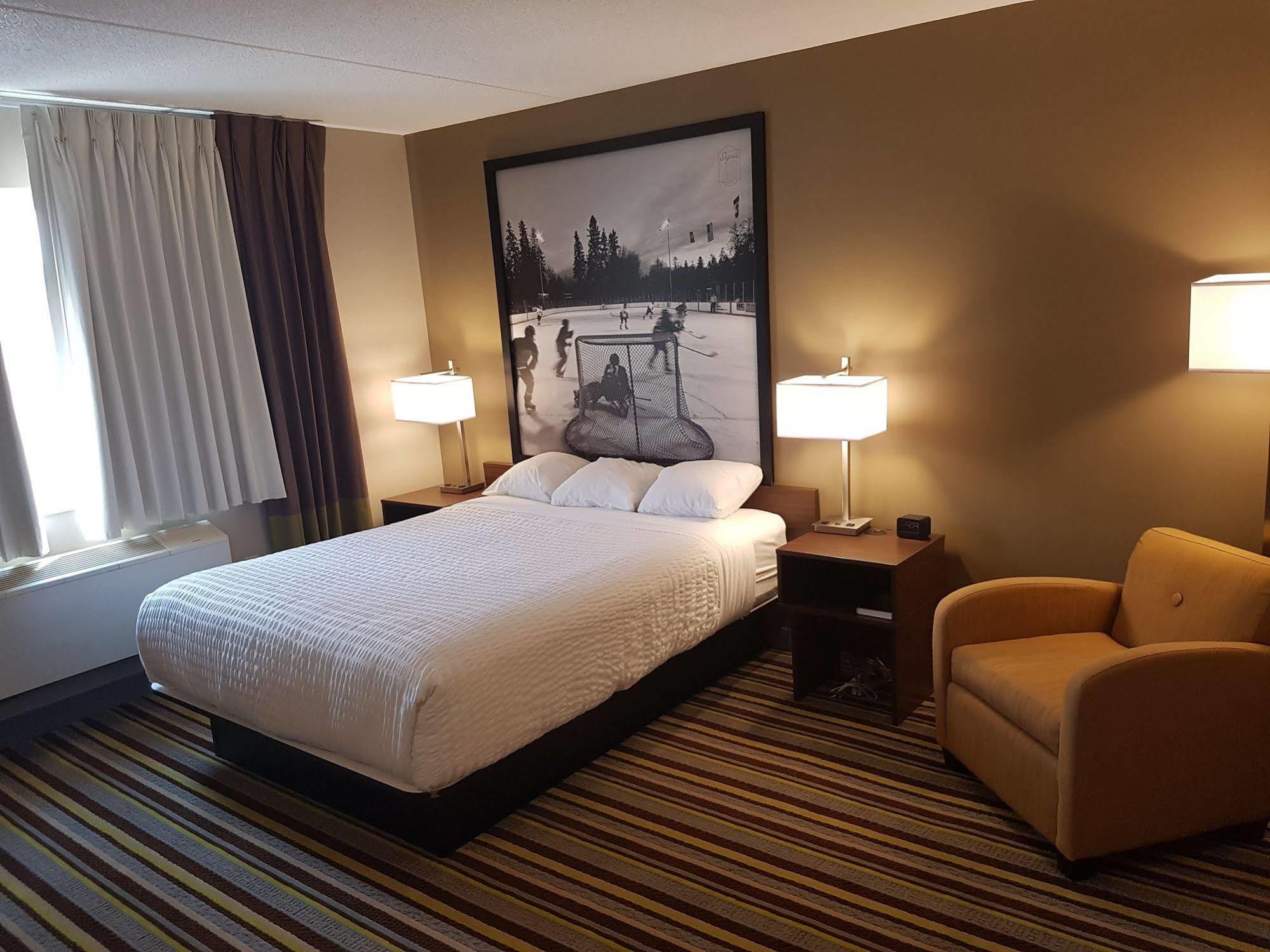 Super 8 by Wyndham Winnipeg West Exterior foto